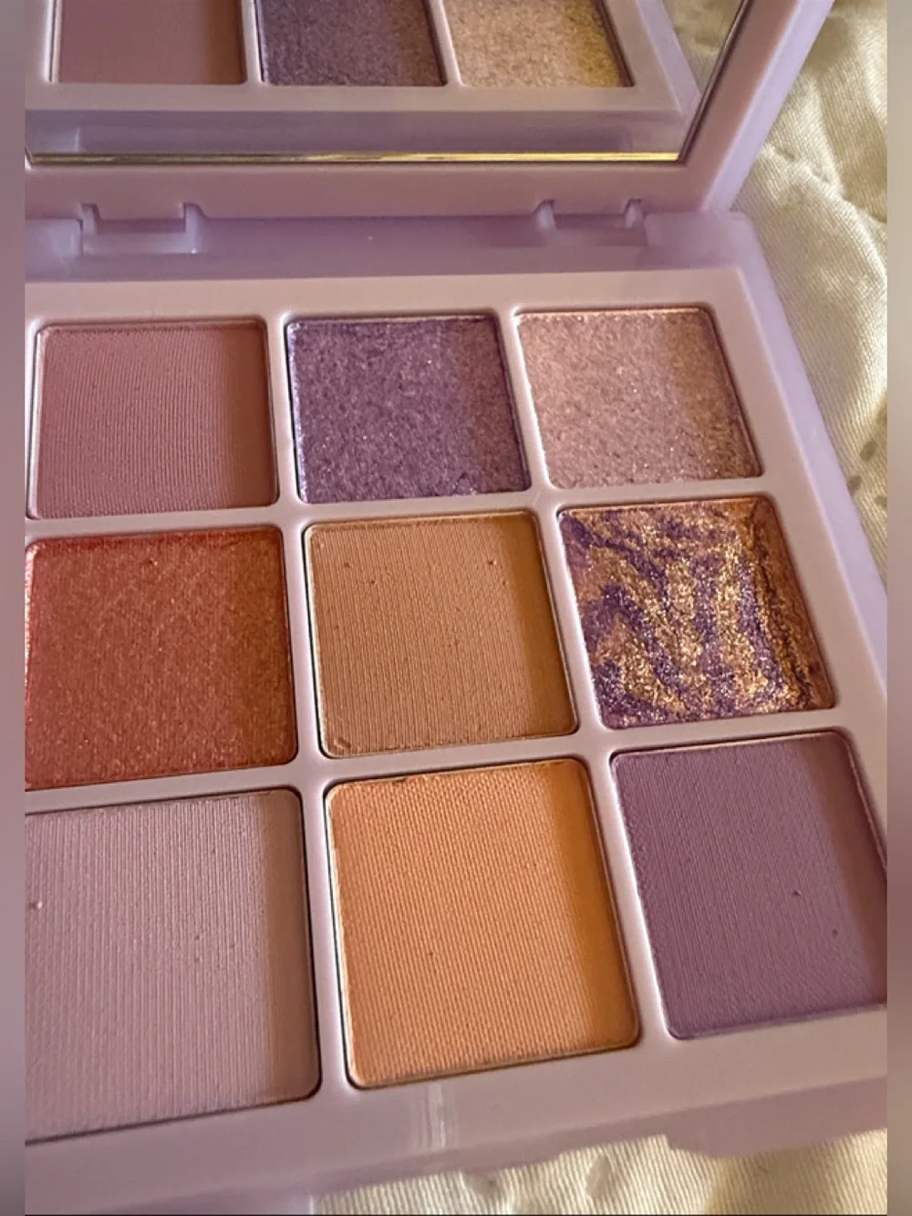 HudaBeauty Pastel LilacTone 9-Color Eyeshadow Palette - Purple Case